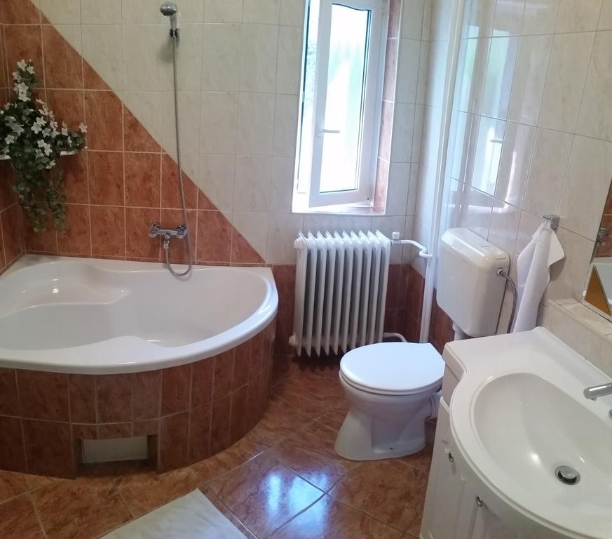 טיהאני Fadora Apartman מראה חיצוני תמונה